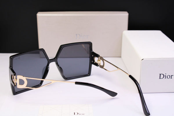 Montaigne Square Sunglasses