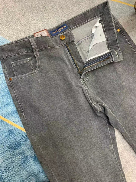 Trendy Super Comfortable Grey Jean For Men