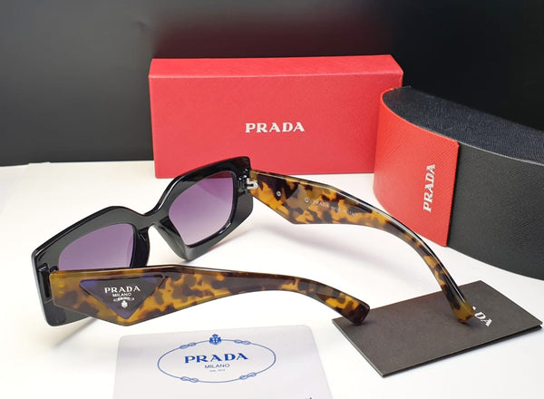 Sunglasses with Brand logo