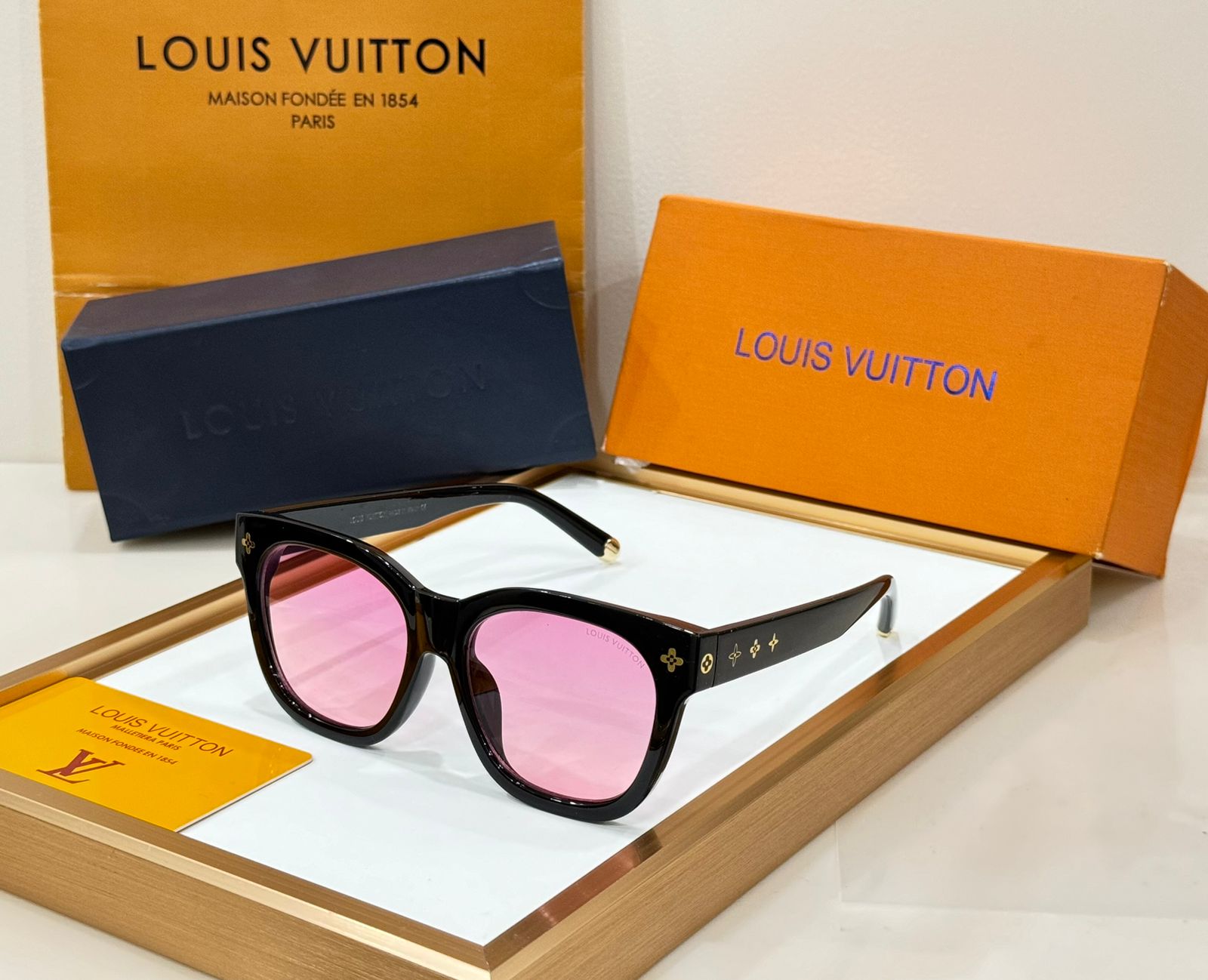 Women Luxury Sunglass With Brand Monogram