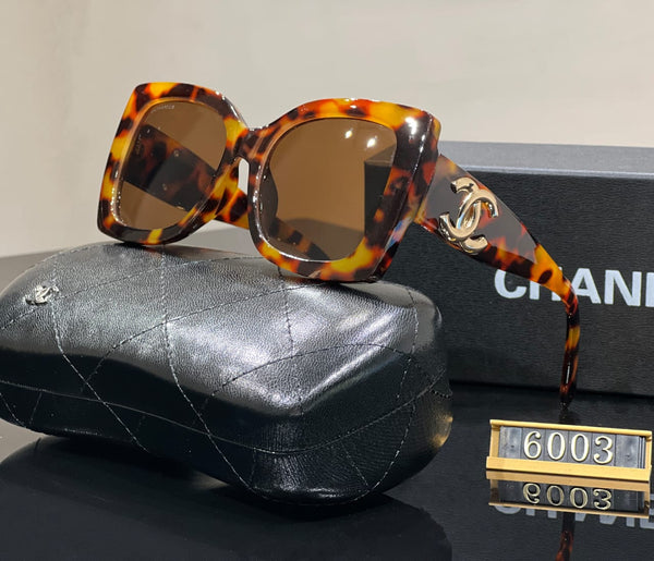 Luxury  Oversized  Sunglass For Women  With Initial  Logo