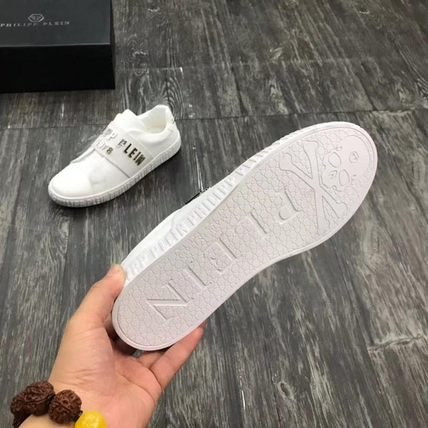 Luxury and Elegant Low-Top Sneakers With Logo Initial