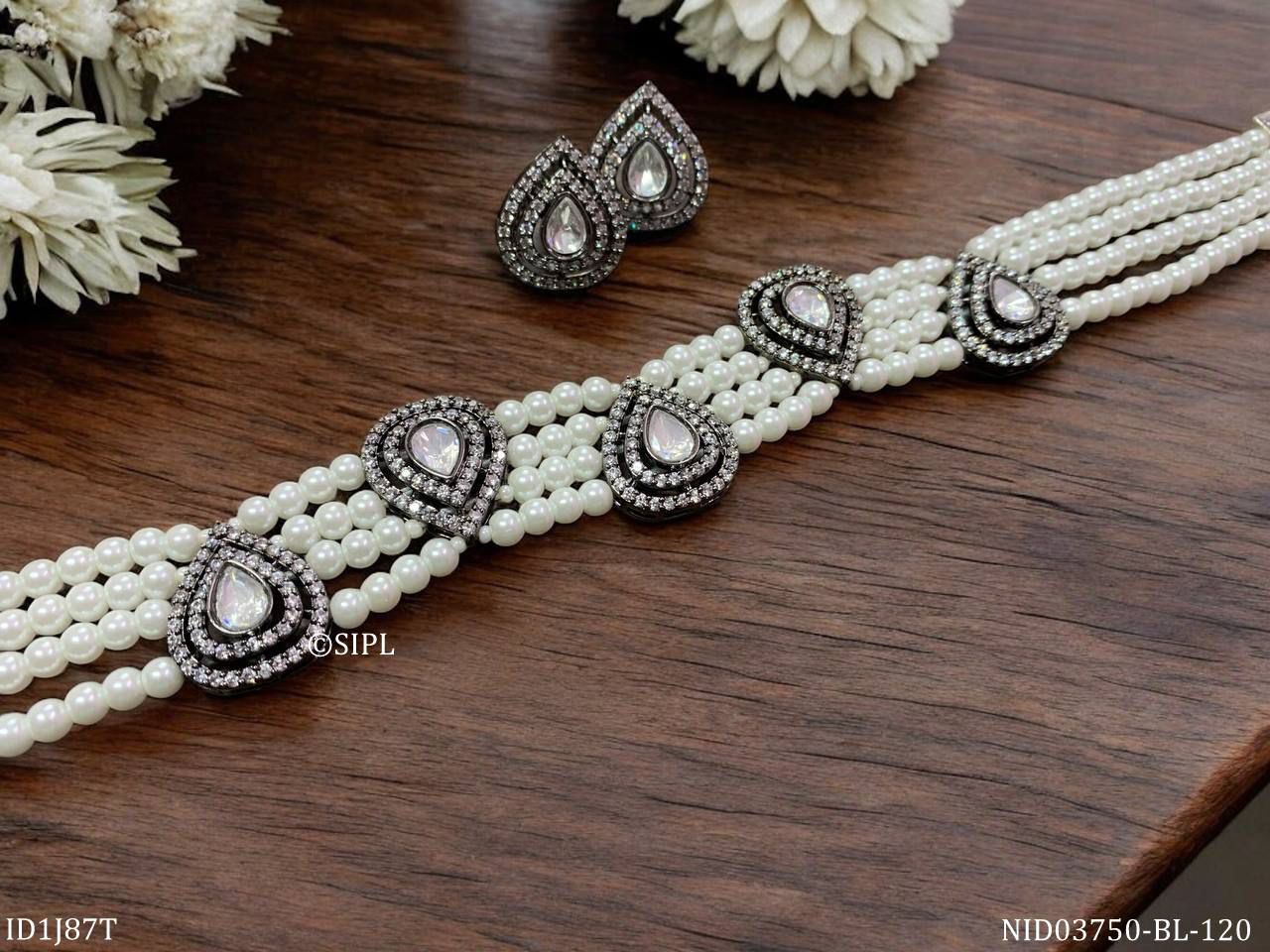 Kundan Stone Studded Jewellery Set