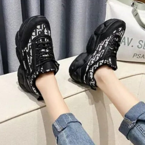 Premium Logo Print Low Top-Sneakers