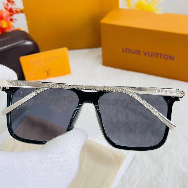 Sleek Design Engraved Logo Sunglasses