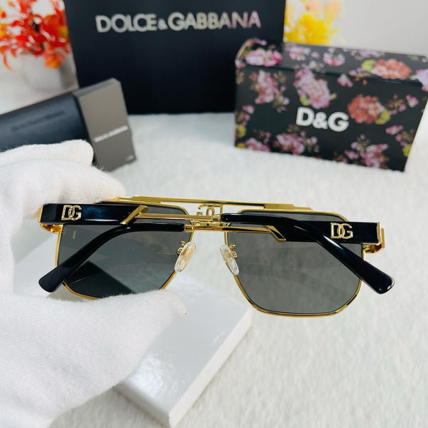 Luxurious Aviator Sunglasses With Logo initial