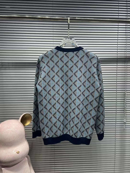 Luxurious Trendsetting Crew-Neck Pullover